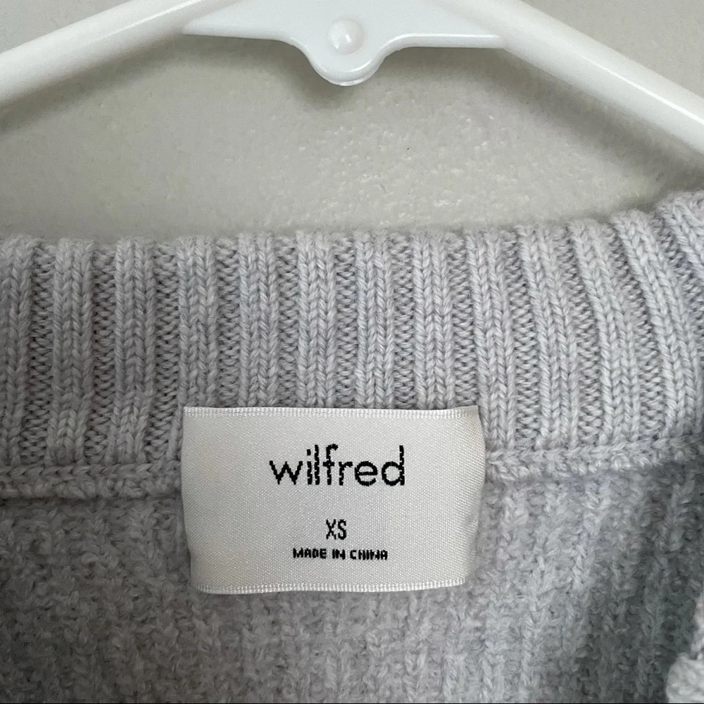 Aritzia Wilfred cropped scallop hem sweater - Picture 3 of 7